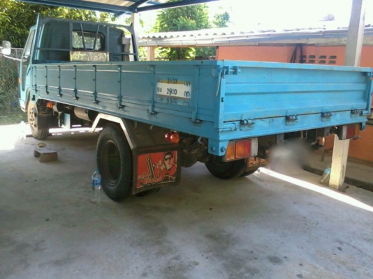 รถอีซูซุ 6 ล้อ หลังถนน  110 แรงม้า.   สนใจติดต่อ 081 - 6079515