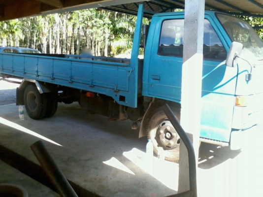 รถอีซูซุ 6 ล้อ หลังถนน  110 แรงม้า.   สนใจติดต่อ 081 - 6079515