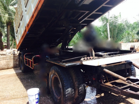 รถนิสสัน 10 ล้อดั้ม  290  แรงม้า.  ( ขายแม่ / ลูก. )   สนใจติดต่อ  081 - 6079515