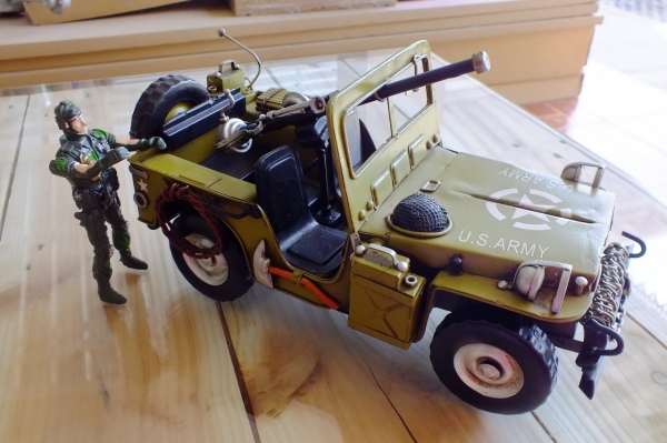 ขายโมเดลรถสังกะสี jeep welly มีสองขนาดค่ะ