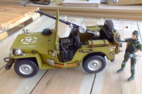 ขายโมเดลรถสังกะสี jeep welly มีสองขนาดค่ะ