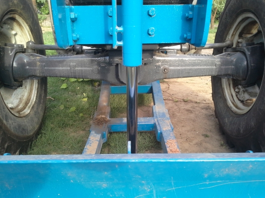 ขายฟอร์ด 7840 สองเพาคาราโร่หกสูบ เกียร์กลาง 8 &times; 2 เล่มทะเบียน ดันหน้าหางสี่ไครเฮงหลี