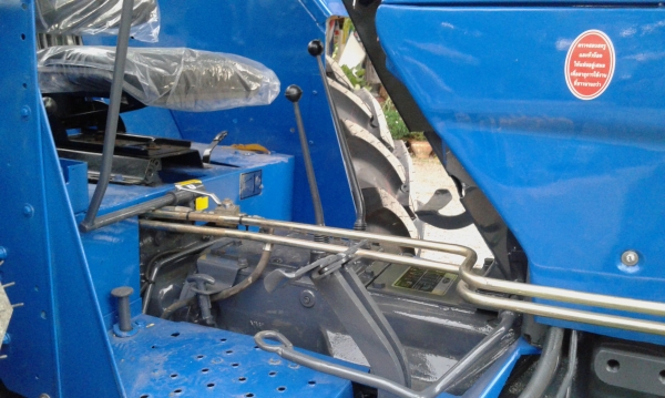 ขายฟอร์ด 7840 สองเพาคาราโร่หกสูบ เกียร์กลาง 8 &times; 2 เล่มทะเบียน ดันหน้าหางสี่ไครเฮงหลี