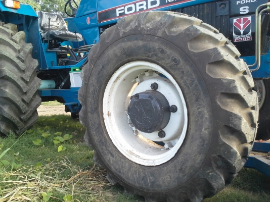 ขายฟอร์ด 7840 สองเพาคาราโร่หกสูบ เกียร์กลาง 8 &times; 2 เล่มทะเบียน ดันหน้าหางสี่ไครเฮงหลี