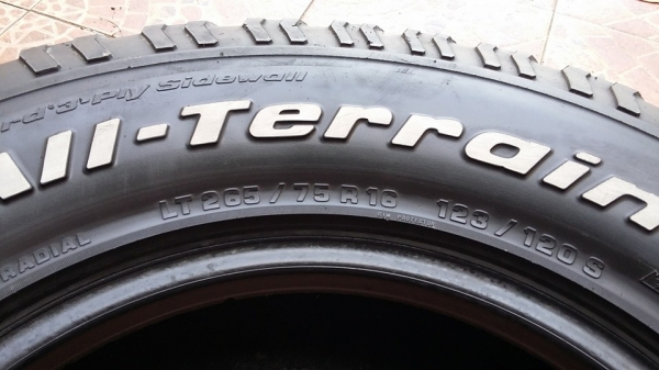 ขายยาง bf a/t 265/75/16 ปี 10 ไว้เป็นอะไหล่ 2 เส้นครับ