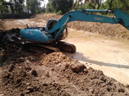 ขายแพกคู่ รถแบกโฮ+หางปลา