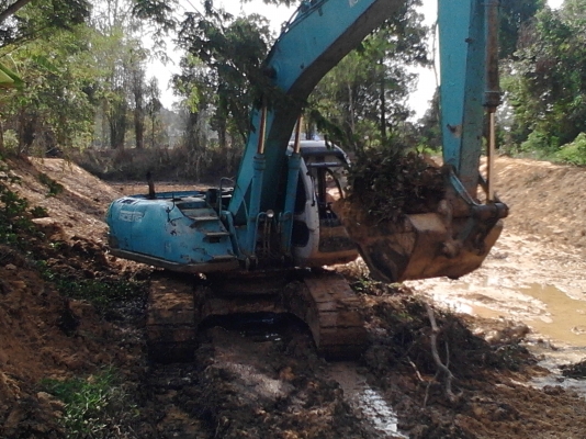 ขายแพกคู่ รถแบกโฮ+หางปลา