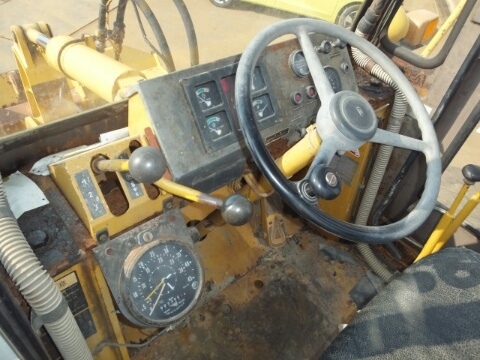 รถตักล้อยาง 515-2 รถตักล้อยาง 515-2