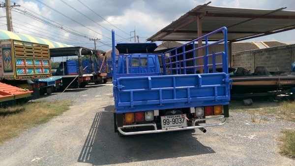 6ล้อNKR เครื่อง 135 แรง ยาว 4.30 เมตร รถสวยพร้อมใช้งานครับ