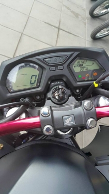 CB 650 F ปี 14 สีดำ วิ่ง 2,xxx ของแต่พอมีครับ สดมากเครื่องสมบูรณ์สุดๆ น่าใช้มาก