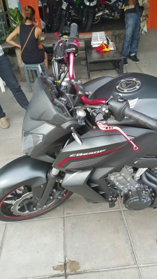 CB 650 F ปี 14 สีดำ วิ่ง 2,xxx ของแต่พอมีครับ สดมากเครื่องสมบูรณ์สุดๆ น่าใช้มาก