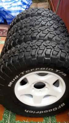 ขายล้อ bradley แท้ + ยาง bf km2 265/75/16 ปี 11 ขายล้อ bradley แท้ + ยาง bf km2 265/75/16 ปี 11