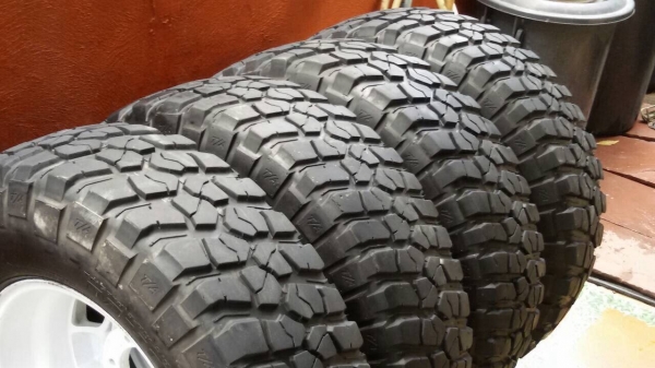 ขายล้อ bradley แท้ + ยาง bf km2 265/75/16 ปี 11 ขายล้อ bradley แท้ + ยาง bf km2 265/75/16 ปี 11