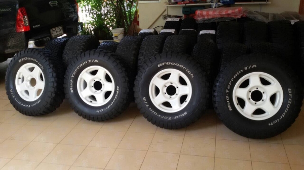 ขายล้อ bradley แท้ + ยาง bf km2 265/75/16 ปี 11 ขายล้อ bradley แท้ + ยาง bf km2 265/75/16 ปี 11