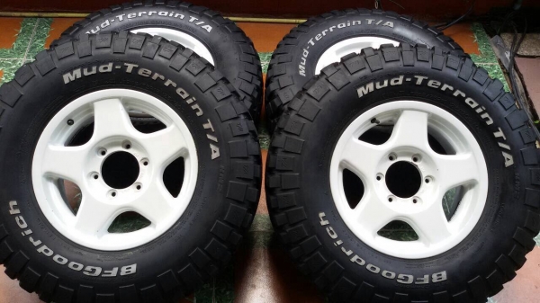 ขายล้อ bradley แท้ + ยาง bf km2 265/75/16 ปี 11 ขายล้อ bradley แท้ + ยาง bf km2 265/75/16 ปี 11