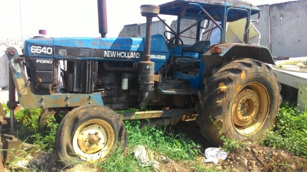 รถไถ FORD NEW HOLLAND 6640