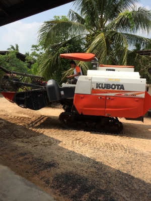 ขายด่วนรถไถยันมาร์รุ่น49 + รถเกี่ยว(พร้อมรถลาก) ยกชุด