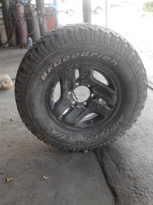 31x10.50R15 Bf Goodrich พร้อมแม็ก มี 1 ล้อ tel.081-427-3941 31x10.50R15 Bf Goodrich พร้อมแม็ก มี 1 ล้อ tel.081-427-3941