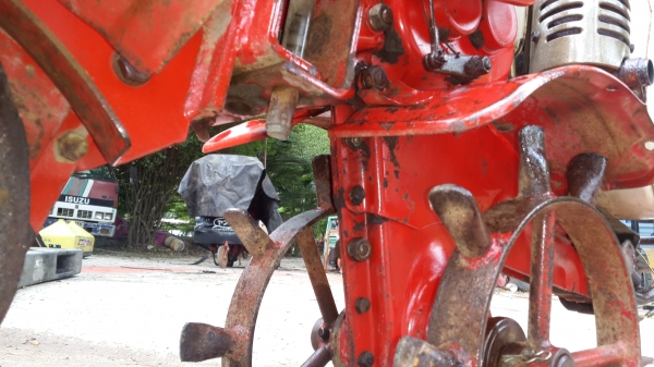 รถพรวนดิน สาดเดิน ปรับสภาพแล้วพร้อมใช้งาน