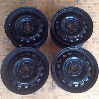 ล้อกะทะ 14 นิ้ว กว้าง 5ครึ่ง 4รู100 ถอดนิสสันครับ