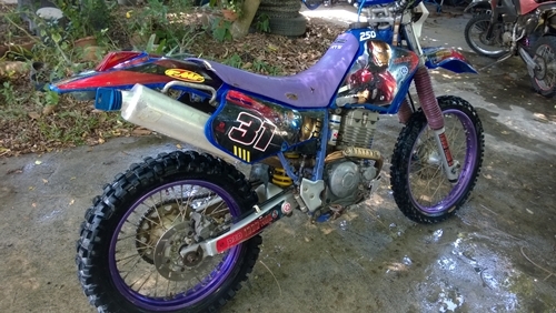 Yamaha TTR 250 ถังพลาสติก  ( สรรพสามมิตร )