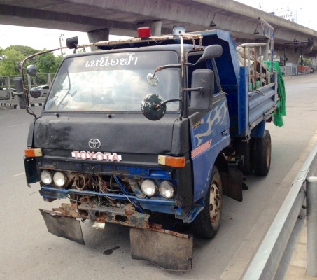 ขายรถบรรทุก6ล้อดั๊มพร้อมใช้งานมีเล่มทะเบียนสนใจสอบถามใด้