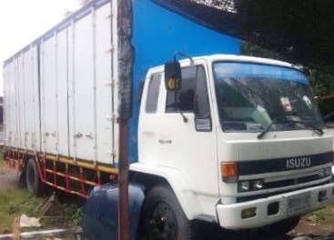 ISUZU ROCKY FTR 145 HP 6BB1 รถบรรทุกหกล้อตู้แห้ง 10 บาน ตู้แห้งความยาว 7.20 เมตรสภาพดีพร้อมบรรทุกได้เลยครับ ความกว้าง 2.5 เมตร ความสูงของตู้แห้ง 2.5 เมตร เครื่องยนต์แน่นดีแรงดีไม่มีเยิ้ม ภายในเก๋งคอนโซลสวยครบพร้อม พวงมาลัยเพาเวอร์ เบรคลม ช่วงล่างใหญ่แน่นด
