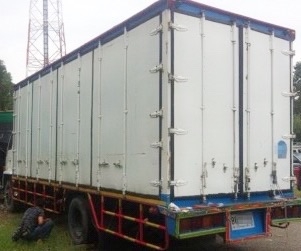 ISUZU ROCKY FTR 145 HP 6BB1 รถบรรทุกหกล้อตู้แห้ง 10 บาน ตู้แห้งความยาว 7.20 เมตรสภาพดีพร้อมบรรทุกได้เลยครับ ความกว้าง 2.5 เมตร ความสูงของตู้แห้ง 2.5 เมตร เครื่องยนต์แน่นดีแรงดีไม่มีเยิ้ม ภายในเก๋งคอนโซลสวยครบพร้อม พวงมาลัยเพาเวอร์ เบรคลม ช่วงล่างใหญ่แน่นด