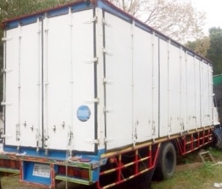 ISUZU ROCKY FTR 145 HP 6BB1 รถบรรทุกหกล้อตู้แห้ง 10 บาน ตู้แห้งความยาว 7.20 เมตรสภาพดีพร้อมบรรทุกได้เลยครับ ความกว้าง 2.5 เมตร ความสูงของตู้แห้ง 2.5 เมตร เครื่องยนต์แน่นดีแรงดีไม่มีเยิ้ม ภายในเก๋งคอนโซลสวยครบพร้อม พวงมาลัยเพาเวอร์ เบรคลม ช่วงล่างใหญ่แน่นด