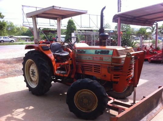 ขายรถไถ Kubota L1- 345 (4WD) พร้อมมีดดันหน้า รถพร้อมใช้งานครับ ขายรถไถ Kubota L1- 345 (4WD) พร้อมมีดดันหน้า รถพร้อมใช้งานครับ