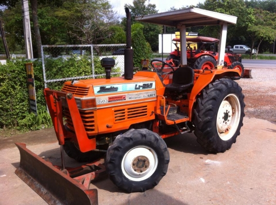 ขายรถไถ Kubota L1- 345 (4WD) พร้อมมีดดันหน้า รถพร้อมใช้งานครับ