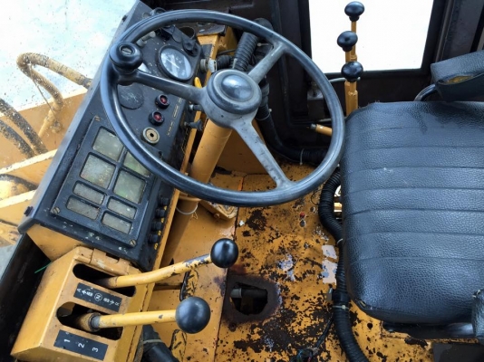 รถตักล้อยางเอวอ่อน KOMATSU 515 นำเข้า มือสองญี่ปุ่น