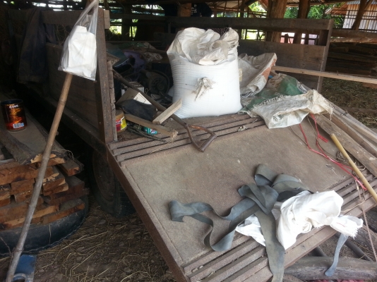 ขายอีแต๋น 19000 งดต่อลอง เก่าเก็บ โครงกว้าง ไม่มีเครื่อง(เดิมบรรทุกรถเกี่ยวข้าวเล็ก)