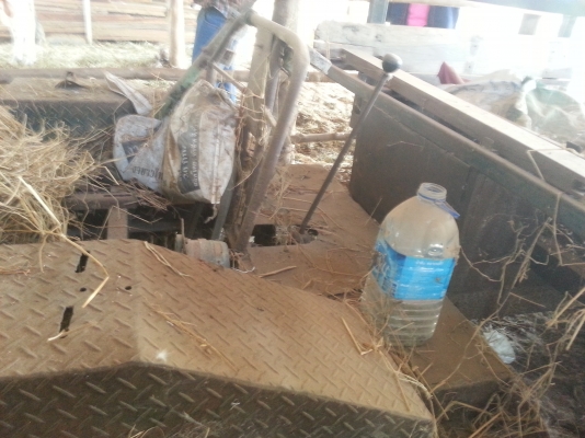 ขายอีแต๋น 19000 งดต่อลอง เก่าเก็บ โครงกว้าง ไม่มีเครื่อง(เดิมบรรทุกรถเกี่ยวข้าวเล็ก)