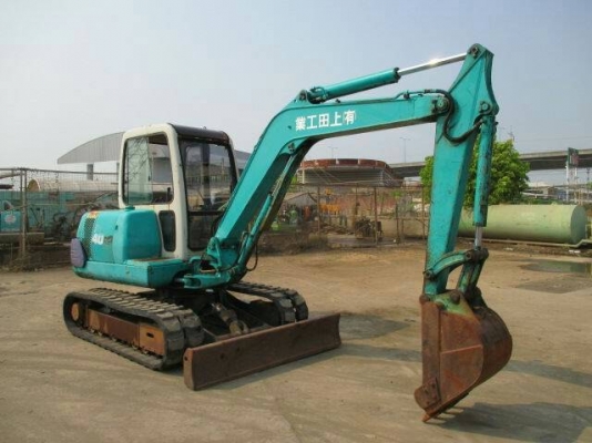 ขายด่วน Komatsu PC 40-7 เก่า ญี่ปุ่น  แทรคยาง   มีเก๋งพร้อม    ยังไม่เคยใช้งานในไทย   โทร 098-7214459  ดวงนภา