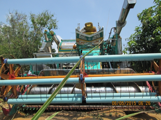 ขายรถเกี่ยว อุ้ม ต.เจริญ  สภาพดี เครื่องยนต์ 6 สูบ โทโบ 230 แรงม้า