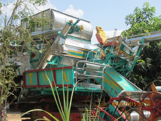 ขายรถเกี่ยว อุ้ม ต.เจริญ สภาพดี เครื่องยนต์ 6 สูบ โทโบ 230 แรงม้า ขายรถเกี่ยว อุ้ม ต.เจริญ สภาพดี เครื่องยนต์ 6 สูบ โทโบ 230 แรงม้า