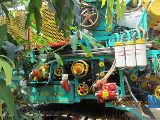 ขายรถเกี่ยว อุ้ม ต.เจริญ สภาพดี เครื่องยนต์ 6 สูบ โทโบ 230 แรงม้า ขายรถเกี่ยว อุ้ม ต.เจริญ สภาพดี เครื่องยนต์ 6 สูบ โทโบ 230 แรงม้า