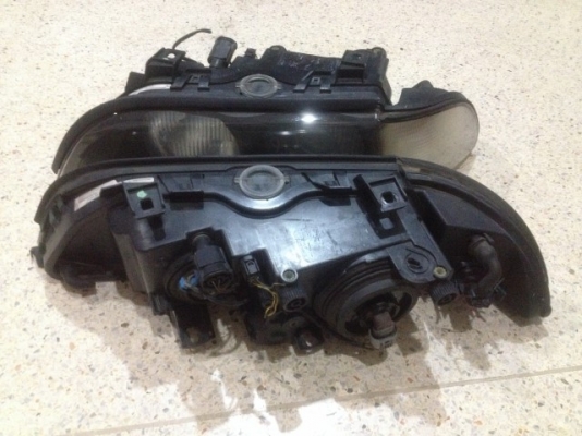 ไฟหน้า BMW E39 ของเก่าญี่ปุ่นเเท้สภาพดีขาไม่หักพร้อมใช้หลอดครบ