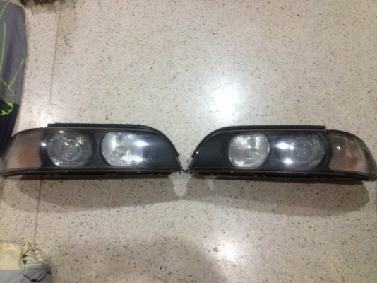ไฟหน้า BMW E39 ของเก่าญี่ปุ่นเเท้สภาพดีขาไม่หักพร้อมใช้หลอดครบ