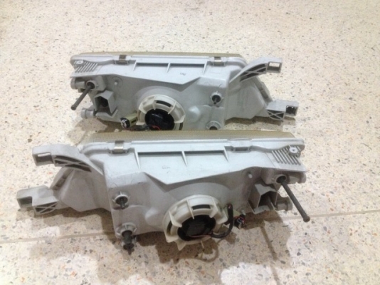 ไฟหน้า NISSAN B14 ของเก่าญี่ปุ่นเเท้สภาพดีไม่มีเเตกหักพร้อมใช้