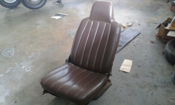 ขายเบาะหน้าทั้งคู่ ใส่กับไดฮัทสุ s70,80 ได้เลยครับ   3000 บาท