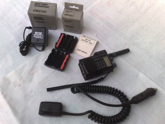 ขายstandard c-150 สถาพพร้อมใช้งานรับส่งปกติ H-5-7 วัตต์,M-3วัตต์,L-1วัตต์ ทุกปุ่มใช้งานได้ปกติ สิ่งที่จะได้ 1.ตัวเครื่อง 2.เสายาง1ต้น 3.สายคล้องมือ 4.เซฟเวอร์ 12 โวลล์ 5.กล่องราง 6 ก้อนของใหม่ 6.อดัมเตอร์ชาร์ทไฟของใหม่ ถ้าไม่ต่อแถมซองหนังของใหม่ ขายในราคา