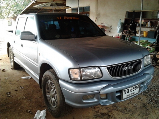 ISUZU DRAGON POWER CAB-4 SLX 3.0 MT ปี 2001 รถบ้านเดิมๆสวยจัดทั้งภายในและภายนอก ภายในเก๋งสวยครบ แอร์ CD กระจกมองข้างปรับไฟฟ้า ไฟตัดหมอก ไมล์ดิจิตอล พื้นปูกระบะลายเนอร์ Full Option ช่วงล่างแน่น ยางสภาพดีทั้ง 4 เส้น เอกสารทะเบียนภาษีเต็มครบไม่มีขาดพร้อมโอน