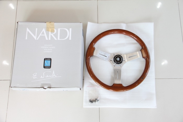 ขายพวงมาลัย นาดี้ ลายเซ็น ลายไม้ของแท้ ราคาของเทียมครับ