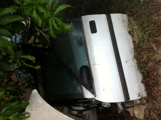 ขอขายประตูhonda accord 94 8000บาท