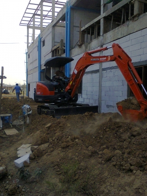 แมคโครเล็กให้เช่า