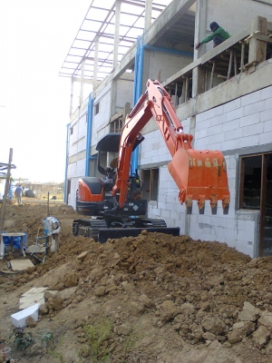 แมคโครเล็กให้เช่า