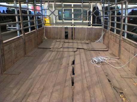 รถฮีโน่ 6 ล้อ รั่ว  150 แรงม้า ปี 50  สนใจติดต่อ 081 - 6079515