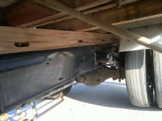 รถฮีโน่ 6 ล้อ รั่ว  150 แรงม้า ปี 50  สนใจติดต่อ 081 - 6079515